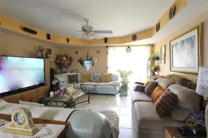 9371 Fontainebleau Blvd APT I102, Miami, FL 33172, Sold 08/31/22