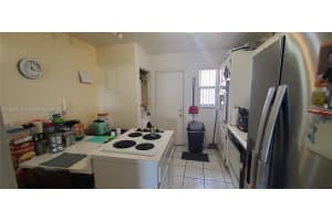 1950 W 54th St APT 319, Hialeah, FL 33012, Sold 07/06/22