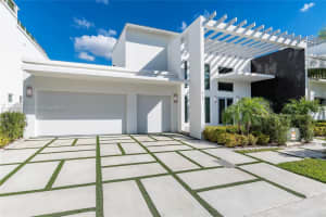 8225 NW 33rd Terrace, Doral, FL 33122, Sold 08/19/22