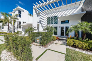 8225 NW 33rd Terrace, Doral, FL 33122, Sold 08/19/22