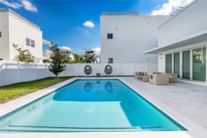 8225 NW 33rd Terrace, Doral, FL 33122, Sold 08/19/22