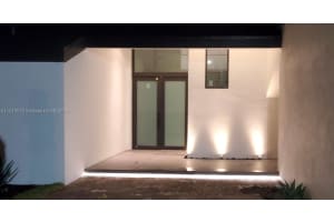 20011 W Oakhaven Cir, Miami, FL 33179, Sold 08/26/22