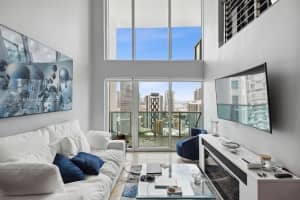 41 SE 5th St, Miami, FL 33131, Sold 09/30/22