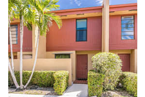 1425 NW 97th Terrace #318, Pembroke Pines, FL 33024, Sold 07/28/22
