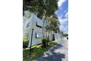 400 SE 10th St APT 101, Deerfield Beach, FL 33441, Sold 10/28/22