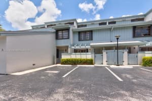 7880 SW 86th St APT 4, Miami, FL 33143, Sold 06/28/22