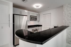 300 S Biscayne Blvd t 1604, Miami, FL 33131, Sold 06/15/22