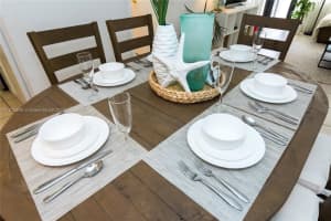 5225 Collins Ave APT 915, Miami Beach, FL 33140, Sold 09/26/22