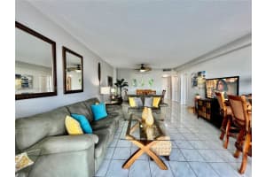 5601 Collins Ave APT 1517, Miami Beach, FL 33140, Sold 09/01/22