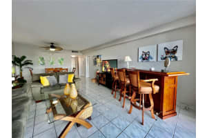 5601 Collins Ave APT 1517, Miami Beach, FL 33140, Sold 09/01/22