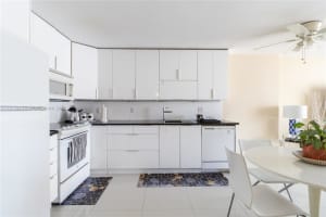 345 Ocean Dr, Miami Beach, FL 33139, Sold 07/28/22