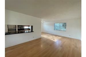 365 SW 86th Ave APT 201, Pembroke Pines, FL 33025, Sold 07/06/22