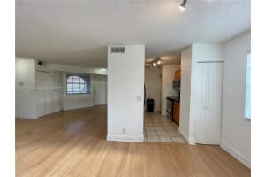 365 SW 86th Ave APT 201, Pembroke Pines, FL 33025, Sold 07/06/22