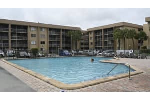 17000 NW 67th Ave APT 307, Hialeah, FL 33015, Sold 07/14/22