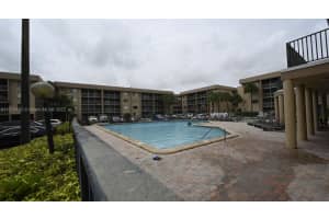 17000 NW 67th Ave APT 307, Hialeah, FL 33015, Sold 07/14/22