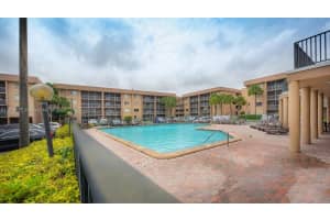 17000 NW 67th Ave APT 307, Hialeah, FL 33015, Sold 07/14/22