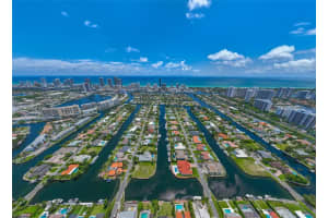 425 Tamarind Dr, Hallandale Beach, FL 33009, Sold 08/15/22