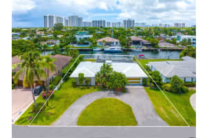 425 Tamarind Dr, Hallandale Beach, FL 33009, Sold 08/15/22