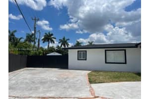 18485 NW 78th Ave, Hialeah, FL 33015, Sold 08/16/22