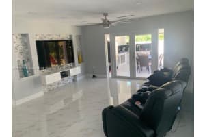 18485 NW 78th Ave, Hialeah, FL 33015, Sold 08/16/22