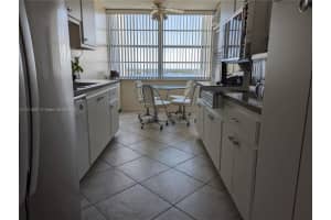18081 Biscayne Blvd APT 1501, Aventura, FL 33160, Sold 08/26/22