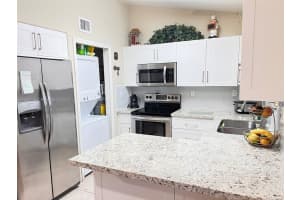 17318 NW 74th Ave APT 202, Hialeah, FL 33015, Sold 09/09/22