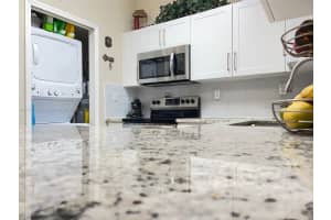 17318 NW 74th Ave APT 202, Hialeah, FL 33015, Sold 09/09/22