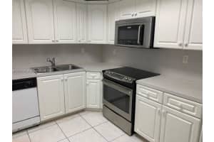 17405 NW 75th Pl APT 109, Hialeah, FL 33015, Sold 08/11/22