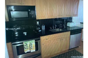 100 Lincoln Rd, Miami Beach, FL 33139, Sold 09/09/22