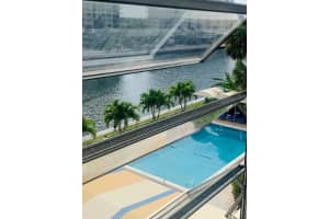 220 Kings Point Dr APT 409, Sunny Isles Beach, FL 33160, Sold 08/03/22
