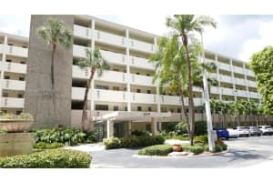 220 Kings Point Dr APT 409, Sunny Isles Beach, FL 33160, Sold 08/03/22