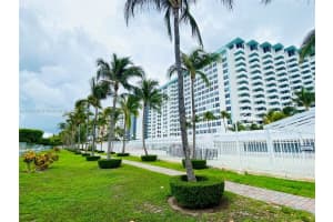 2899 Collins Ave APT 518, Miami Beach, FL 33140, Sold 09/12/22