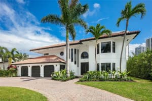 119 Holiday Dr, Hallandale Beach, FL 33009, Sold 01/12/23