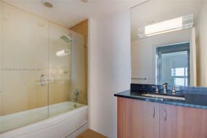 300 Biscayne Blvd, Miami, FL 33131, Sold 10/04/22