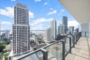 68 SE 6th St Apt 2603, Miami, FL 33131, Sold 09/27/22