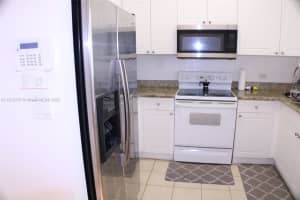 19501 W Country Club Dr APT 211, Aventura, FL 33180, Sold 08/05/22