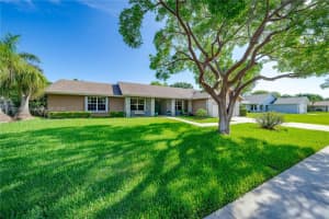 10381 SW 18th St, Davie, FL 33324, Sold 07/19/22