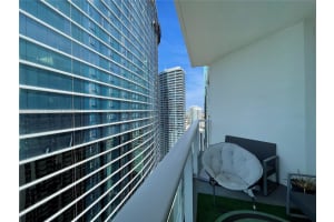 300 S Biscayne Blvd t 3604, Miami, FL 33131, Sold 09/06/22