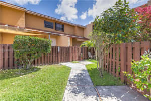 201 W Park Dr # 2-204, Miami, FL 33172, Sold 08/01/22