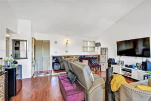 201 W Park Dr # 2-204, Miami, FL 33172, Sold 08/01/22