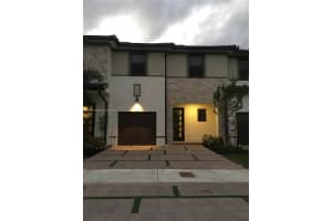 15686 NW 91st Ct, Miami Lakes, FL 33016, Sold 08/17/22