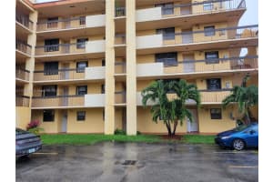 8881 Fontainebleau Blvd 406 b, Miami, FL 33172, Sold 07/27/22