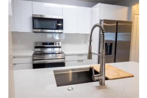 460 W Park Dr Apt 105-7, Miami, FL 33172, Sold 07/14/22