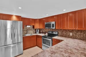 1750 W 46th St APT 232, Hialeah, FL 33012, Sold 07/11/22