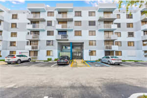8261 NW 8th St APT 330, Miami, FL 33126, Sold 07/12/22