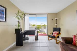 8261 NW 8th St APT 330, Miami, FL 33126, Sold 07/12/22