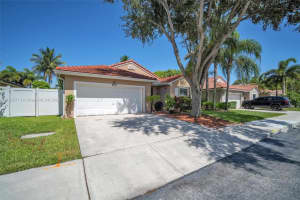 295 NW 165th Ave, Pembroke Pines, FL 33028, Sold 09/15/22