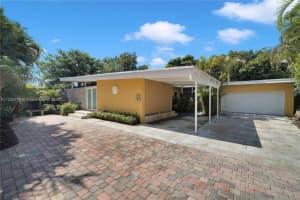1810 Alamanda Dr, North Miami, FL 33181, Sold 10/07/22