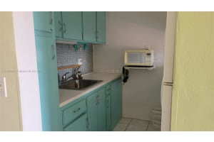 815 SW 10th Terrace, Hallandale Beach, FL 33009, Sold 01/26/23