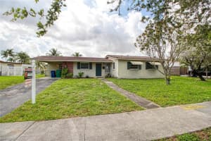 18401 NW 85th Ave, Hialeah, FL 33015, Sold 07/11/22